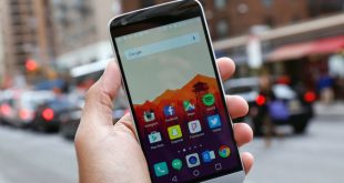 LG G5 in hand