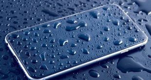 mengatasi smartphone basah kehujanan