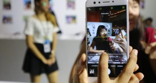 Cara Mudah Menampilkan Tulisan OPPO F9 di Kamera