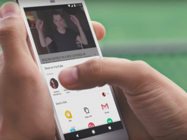 Update YouTube Untuk Smartphone Akan Bawa Pengalaman Menonton yang Lebih Baik,fitur terbaru youtube,youtubers,atta halilintar, youtuber indonesia, cara menjadi youtubers, cara dapat views banyak di youtube, cara menggunakan youtube, cara menghasilkan uang dari youtube, cara dapat uang dari youtube, youtube mode malam, youtube dark mode