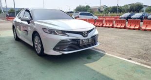 Ini Perbedaan Karakter Berkendara dengan Toyota Camry Hybrid dan Versi Standar